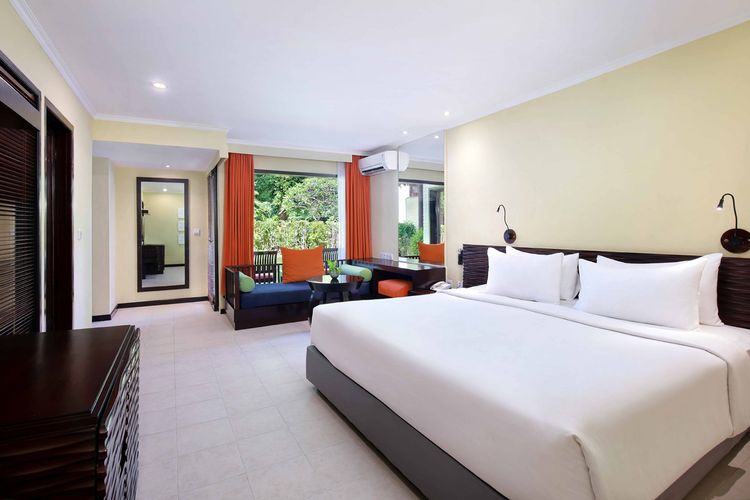 Mulai dari Bali hingga NTT, hotel atau akomodasi ramah lingkungan ini menawarkan pengalaman staycation nyaman dengan konsep berkelanjutan. Salah satunya Mercure Bali Sanur Resort.