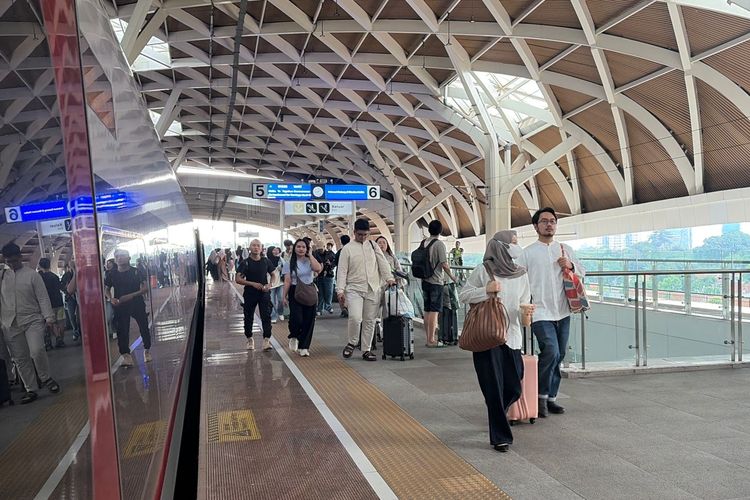 Tiket Whoosh Laris Manis Tembus 293.00 Penumpang Saat Libur Lebaran 