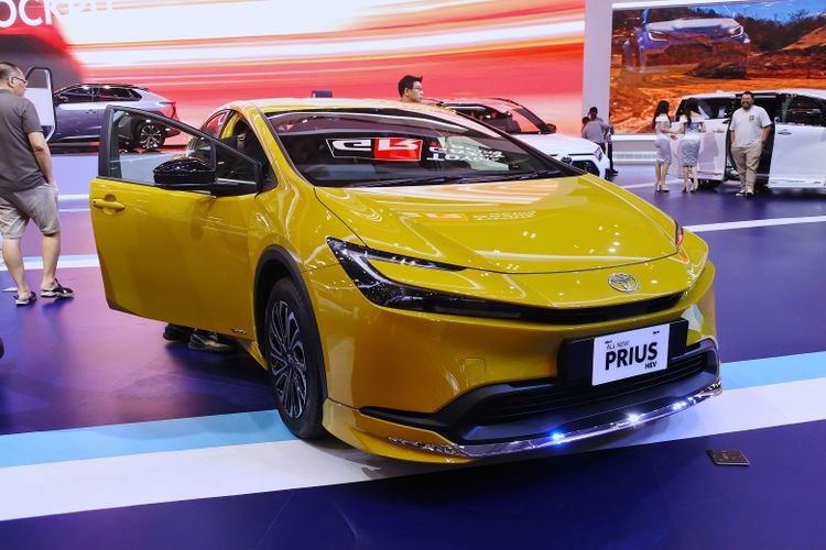 Toyota All New Prius HEV hadir menggunakan platform TNGA-C generasi kedua yang dapat meningkatkan kualitas berkendara. 