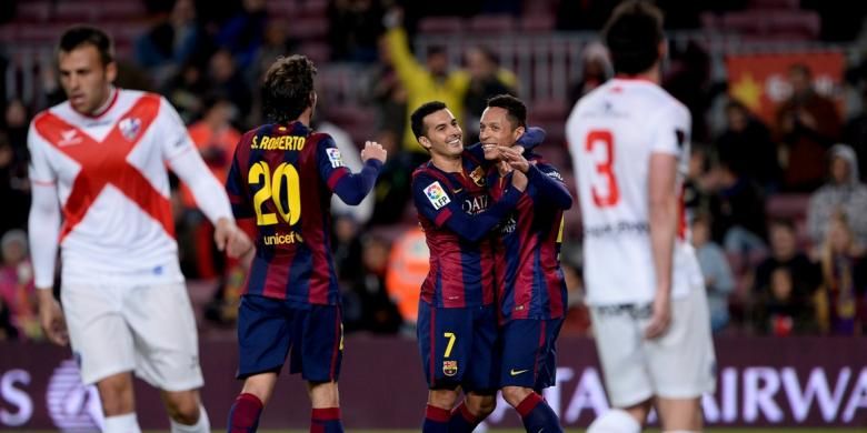 Para pemain Barcelona saat merayakan gol Adriano ke gawang Huesca pada 32 besar Copa del Rey di Camp Nou, Selasa (16/12/2014). Barcelona menang 8-1 pada pertandingan tersebut dan lolos ke 16 besar dengan agregat 12-1.