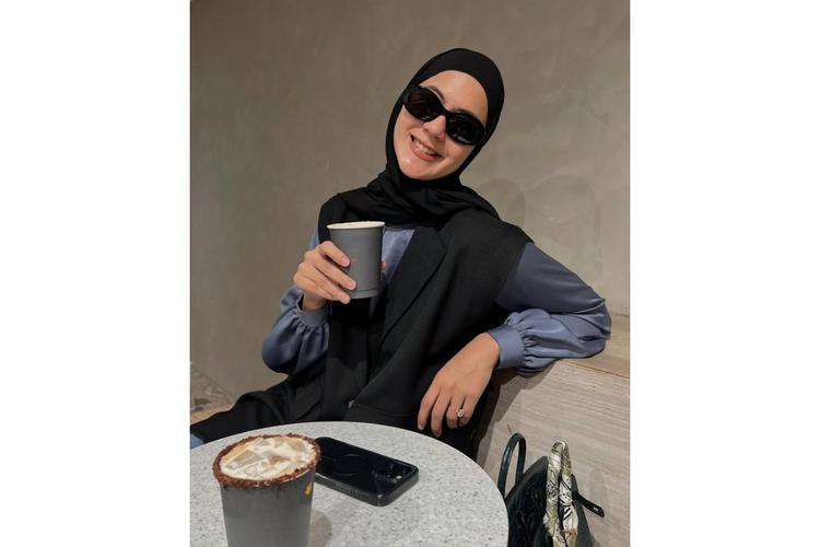 Gaya Modest Paula Verhoeven, Elegan dan Stylish dalam Balutan Hijab