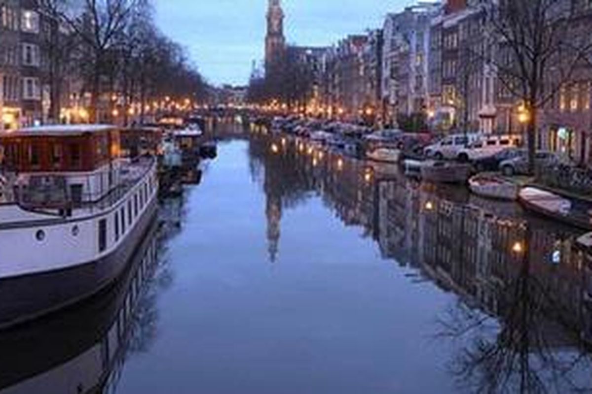 Sebuah kanal di Amsterdam, Belanda