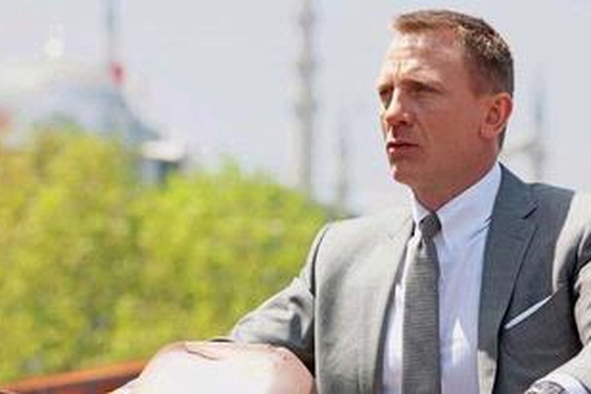 Daniel Craig, pemeran James Bond 007, dalam film James Bond terbaru, Skyfall.