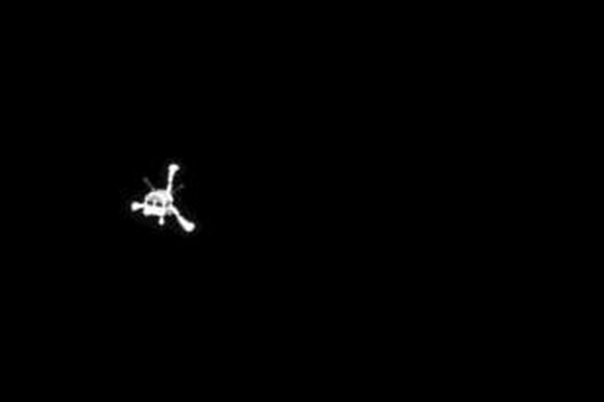 Wahana Philae dipotret oleh wahana antariksa Rosetta selama pendaratannya menuju komet 67P/CG pada rabu (12/11/2014).