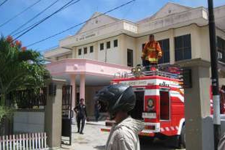 Foto Gedung Dinkes Poso Yang Salah Satu Ruangannya Terbakar Pada Rabu 27 Januari 2016