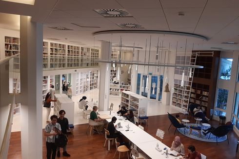 Pengalaman ke Perpustakaan Erasmus Huis yang Elegan dan Instagramable