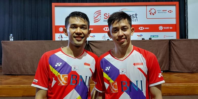 Fajar Alfian/Muhammad Rian Ardianto setelah diwawancari awak media usai mengalahkan Leo Rolly Carnando/Daniel Marthin pada babak pertama Indonesia Open 2021 di Bali International Convention Centre, Rabu (24/11/2021).