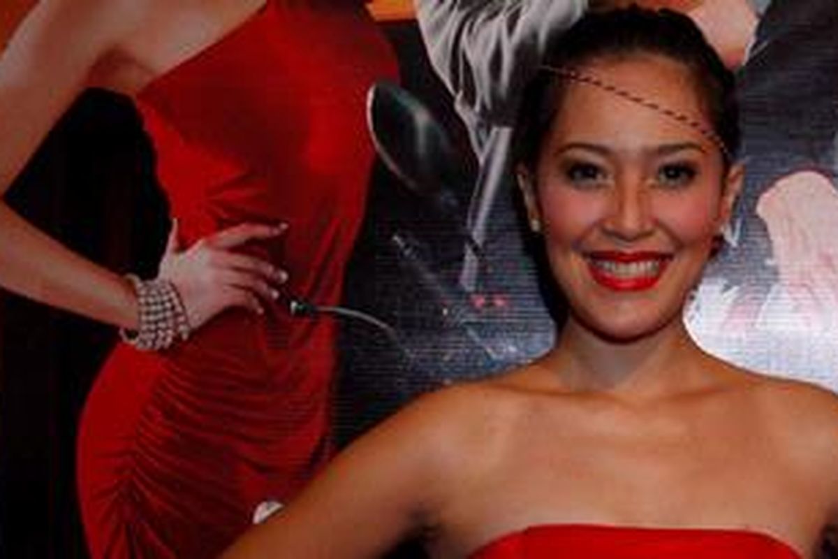 Artis sekaligus presenter, Sophie Navita, hadir pada saat gala premier film Aku atau Dia di Djakarta Teater, Sabtu (16/10/2010). Film bergenre drama komedi ini bakal tayang di bioskop pada 28 Oktober 2010.