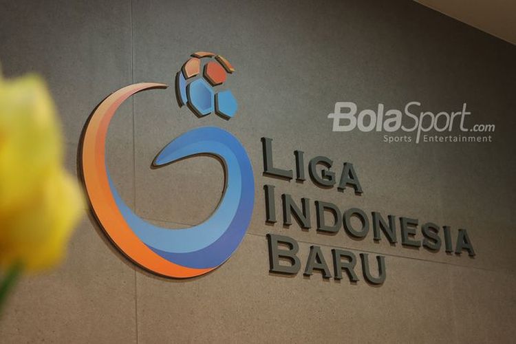 Logo PT LIB (Liga Indonesia Baru) di kantor Mandiri 2 Sudirman, Jakarta Selatan.