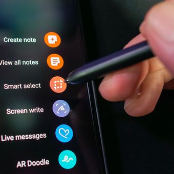 Menu khusus untuk menjalankan sejumlah fungsi S Pen di Galaxy Z Fold 3.
