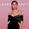 Gaya Glamor Zendaya Berbalut Gaun ala Old Hollywood