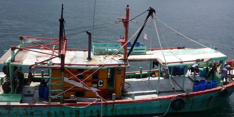 A file photo of the Ministry of Maritime Affairs and Fisheries arrests an illegal fishing boat bearing the Malaysian flag in Indonesian waters on Sunday, April 7, 2019. 