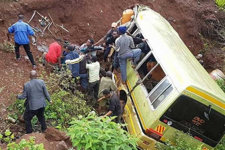 Bus yang membawa murid-murid sebuah sekolah di Tanzania jatuh ke jurang sehingga 32 murid, dua guru, dan seorang sopir tewas, Sabtu (6/5/2017).