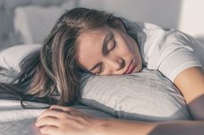 Bagaimana Cara Mengatasi Kerutan Wajah yang Terbentuk Saat Tidur?