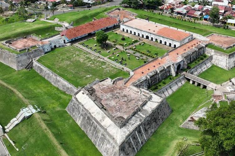 Benteng Marlborough, benteng peninggalan penjajahan Inggris di Kota Bengkulu.