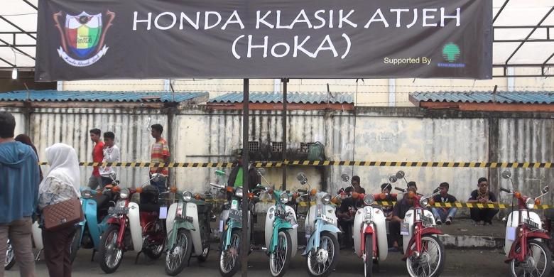 Aneka Motor Tua dipamerkan dalam ajang pameran dan kontes even motor klasik Banda Aceh, Sabtu (18/4/2015). 