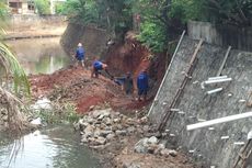 Hujan Deras, Dinding Turap di Cilandak Barat Longsor