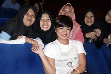 Nirina Zubir Hibur Anak Yatim dengan Nobar 