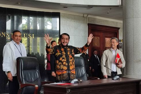 Ratusan Guru Besar dan Tokoh Masyarakat Desak Anwar Usman Mundur dari MK