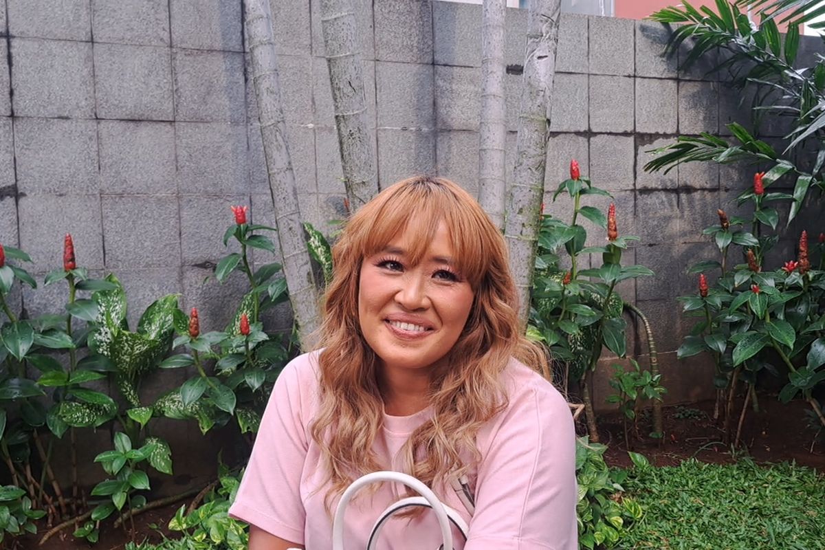 Pinkan Mambo Raup Puluhan Juta Rupiah per Hari dari Live TikTok di Jalan
