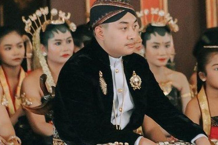 KGPAA Hamangkunegoro Sudibya Rajaputra atau yang dikenal dengan nama Gusti Purbaya, menjadi salah satu kandidat untuk menggantikan Kanjeng Sinuhun Pakubuwono XIII Hangabehi, yang meninggal pada Minggu (2/11/2025). 