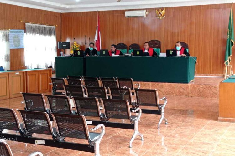 Sidang virtual dengan agenda dakwaan yang menjerat AKBP Edy Kurnia lantaran menerima suap penerimaan casis anggota polri TA 2016 yang berlangsung di pengadilan negeri Palembang, Senin (21/12/2020).