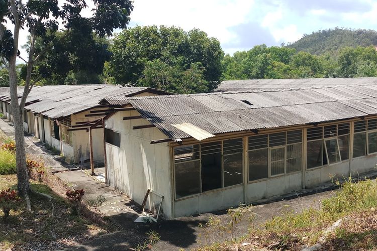 Sejumlah material pendukung pembangunan gedung observasi untuk penangan kasus virus corona yang ditwmpatkan di eks rumah sakit Kamp Vietnam di Sei Jantung Kecamatan Galang, Batam, Kepulauan Riau (Kepri) telah tiba di Batam.