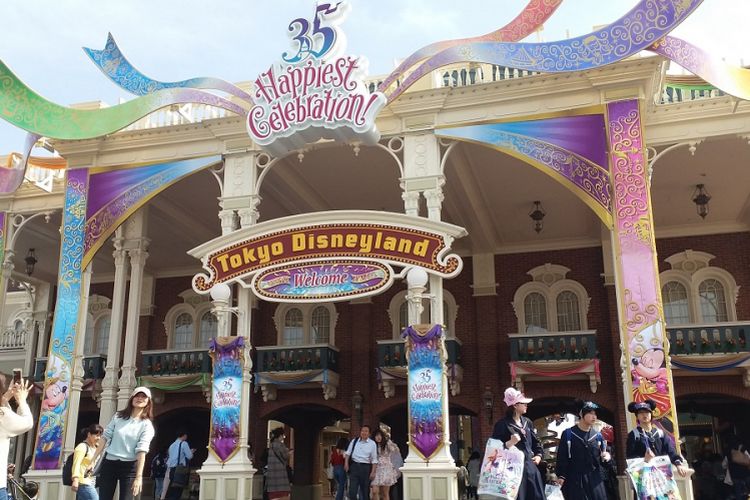 Tokyo Disneyland Rayakan Ultah Ke 35 Ada Parade Hingga Wahana Baru Halaman All Kompas Com