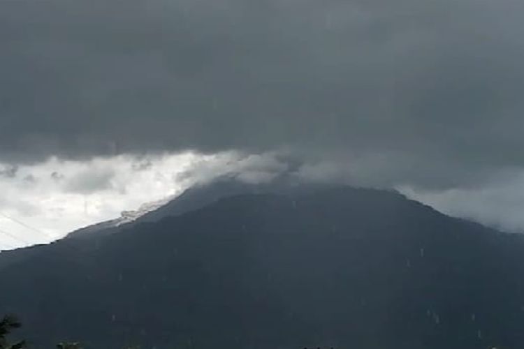 Visual Gunung Lewotobi Laki-laki pada Rabu (24/1/2024) siang