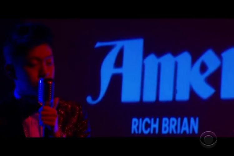 Musisi hip hop asal Indonesia, Rich Brian (sebelumnya Rich Chigga) memperkenalkan album perdananya dalam acara The Late Late Show with James Corden di Los Angeles, Kamis (1/2/2018).