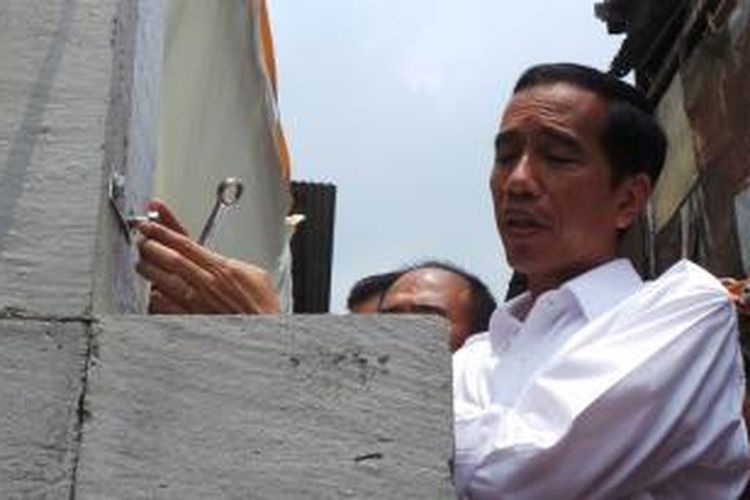 Gubernur DKI Jakarta Joko Widodo meresmikan kampung deret di Petogogan, Jakarta Selatan, Kamis (31/10/2013).