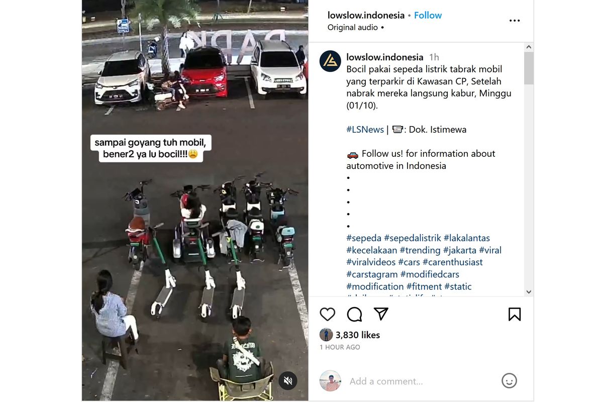 Video viral di media sosial memperlihatkan pengendara sepeda listrik yang berboncengan menabrak mobil yang sedang parkir di Kawasan Central Park, kemudian kabur.
