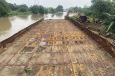 Kapal Tongkang Hanyut Sejauh 3 Km dan Tersangkut di Jembatan Muara Bakti Bekasi