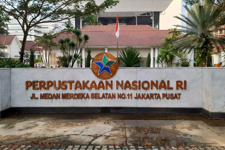 Gerbang masuk Perpustakaan Nasional.