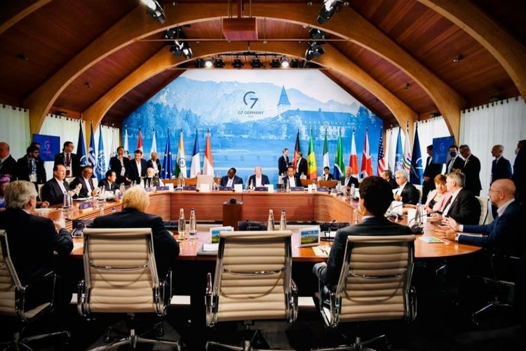 Suasana ruangan KTT G7 di Schloss Elmau, Jerman, yang dihadiri para pemimpin dunia pada Senin (27/6/2022).