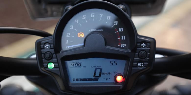 Speedometer motor Kawasaki Vulcan S saat sesi pemotretan di kawasan Parkir Timur Senayan, Jakarta, Senin (30/11/2015). Sepeda motor bergenre cruiser dengan mesin 650cc dua silinder ini dijual dengan harga sekitar Rp 167 juta on the road.