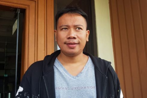 Cengengesan Usai Bercerai, Vicky Prasetyo Bilang 