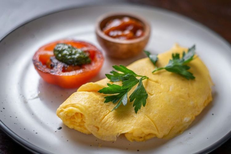 Omelet dapat menjadi menu makanan bagi penderita asam urat dengan takaran dan porsi yang pas.