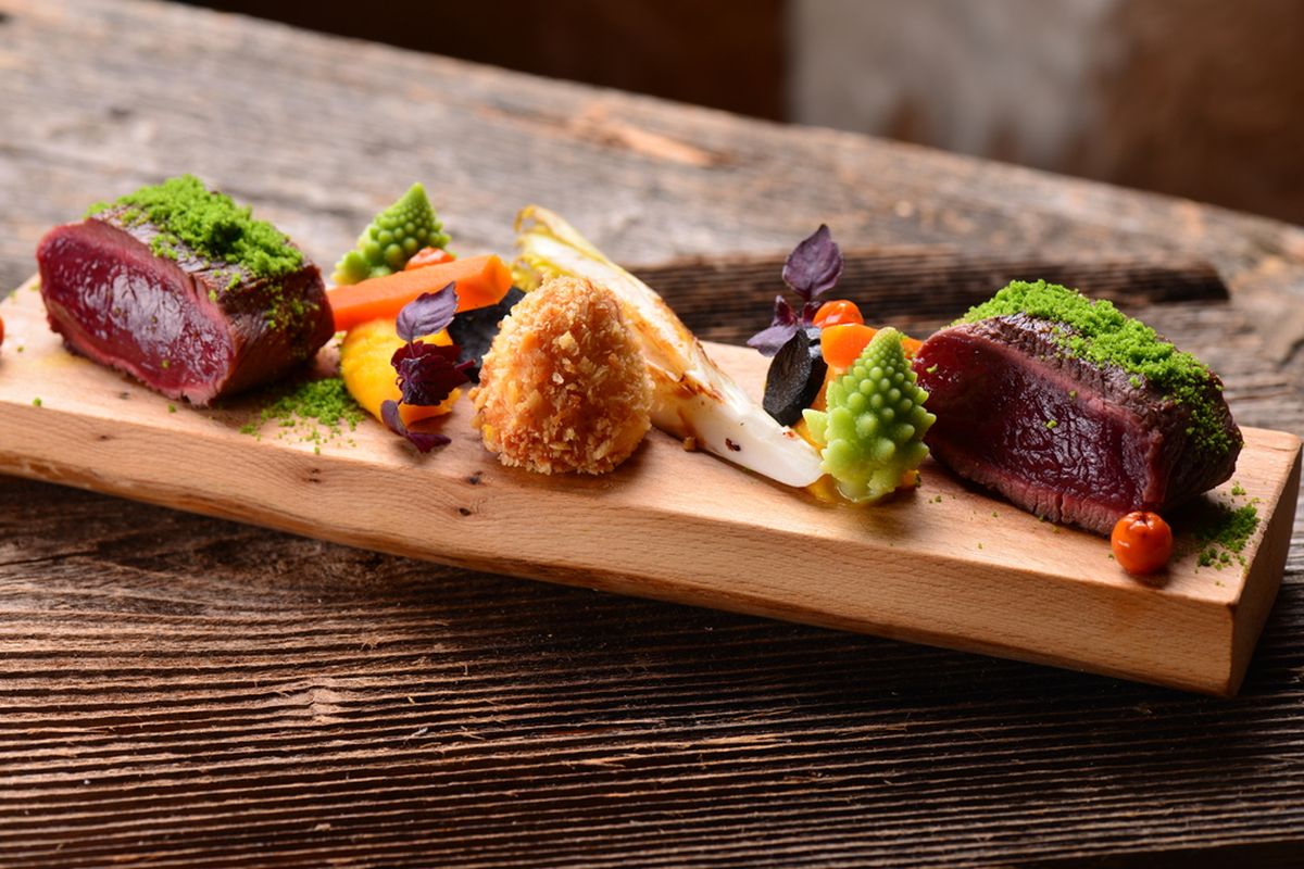 ilustrasi menu fine dining. 