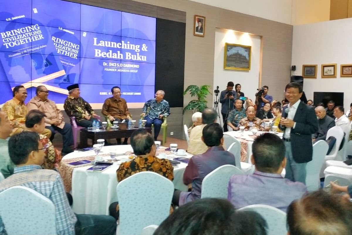 Acara launching dan bedah buku Bringing Civilization Together: Nusantara di Simpang Jalan karya SD Darmono di Menara Batavia, Jakarta (4/7/2019). 