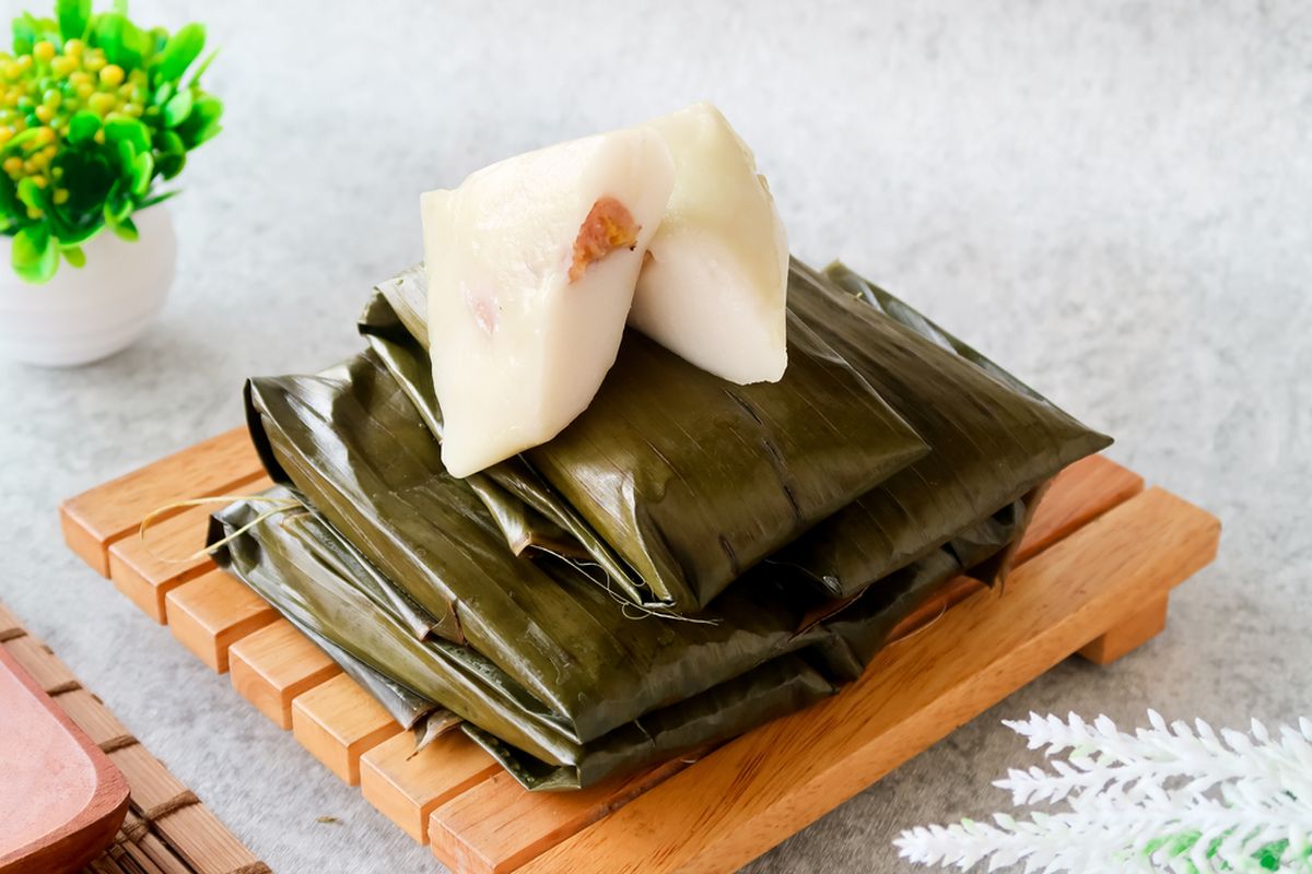 Nagasari adalah kue basah tradisional Indonesia dari tepung beras yang cukup mudah dibuat di rumah.