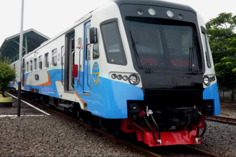 KA Lokal Cut Meutia menggunakan rangkaian Kereta Rel Diesel Indonesia (KRDI)