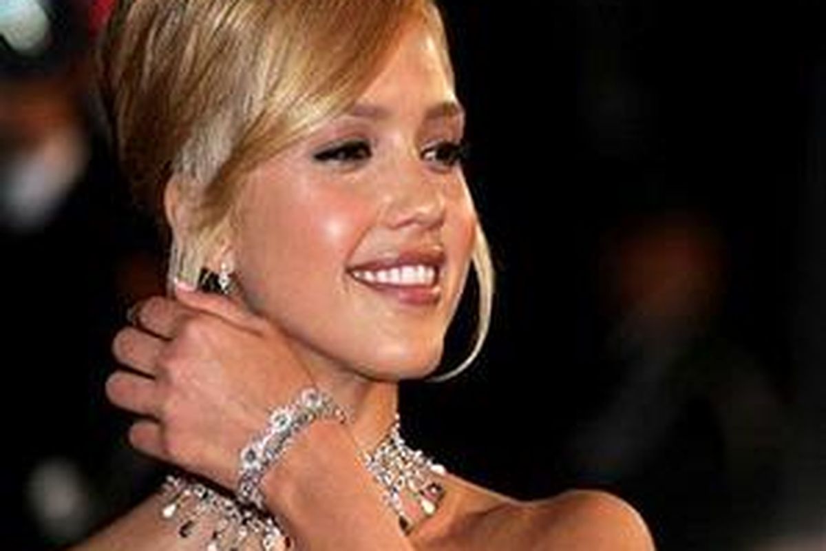 Aktris Jesscia Alba saat menghadiri pemutaran film 'Sin City' di Grand Theatre saat International Cannes Film Festival 18 Mei 2005 di Cannes, Prancis. 