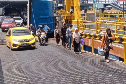 Jumlah Kendaraan yang Menyeberang ke Pelabuhan Ketapang Banyuwangi Meningkat 