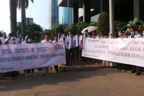 Demo di Depan KPK, Dokter Muda Protes Pungli Uji Kompetensi