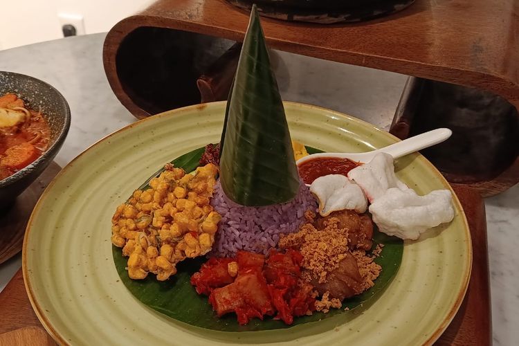 Kreasi Unik Kuliner Peranakan di Sarinah, dari Nasi Ungu hingga Roti Bakar