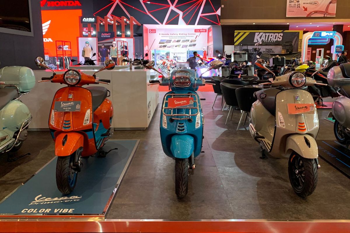 Booth Vespa di pameran IIMS 2024