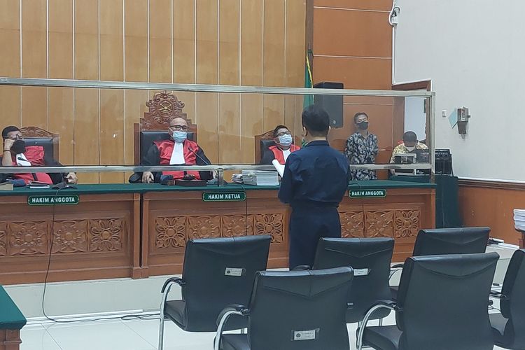 Persidangan pledoi atau pembelaan Roy Surya dalam kasus unggahan meme stupa Candi Borobudur yang diedit mirip wajah Presiden RI Joko Widodo digelar di Pengadilan Negeri Jakarta Barat pada Kamis (22/12/2022).