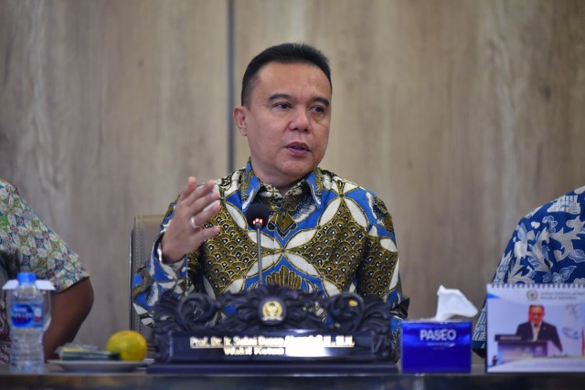 Wakil Ketua DPR RI Sufmi Dasco saat menerima audiensi dari Komunitas Peduli Konsumen Meikarta (KPKM) di Gedung Nusantara III, DPR RI, Senayan, Jakarta, Jumat (10/02/23). 
