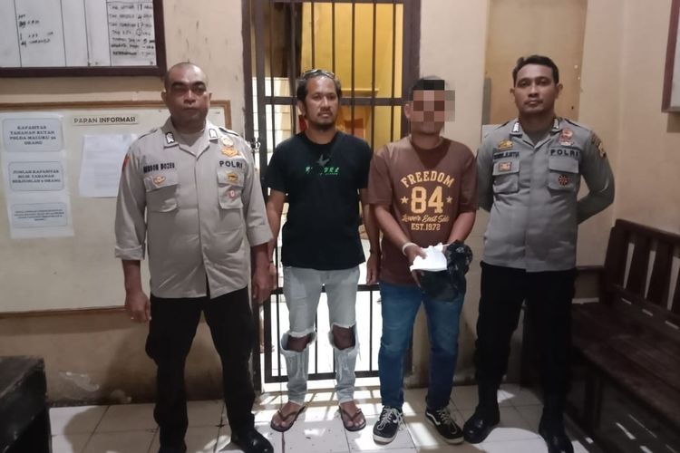 DF (23) seorang pelaku utama bentrok warga di Kota Tual, Maluku menyerahkan diri ke polisi, Sabtu (19/2/2023). Saat ini DF telah ditetapkan sebagai tersangka dan telah dibawa ke Kota Ambon